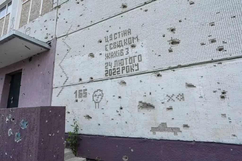 Віталій Кохан перетворив фасад харківської школи на меморіальний стритарт