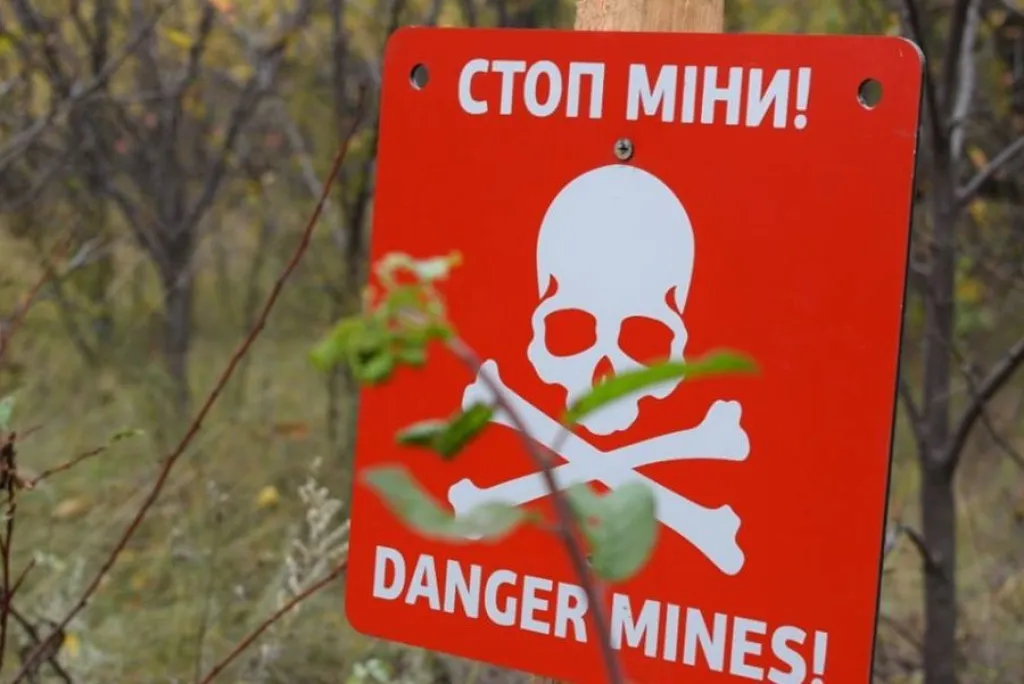 На Сумщині подружжя пенсіонерів на мотоциклі підірвалося на міні