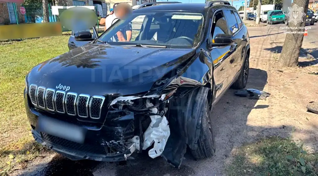 У Сумах на перехресті Білопільського шляху та вулиці Чупріна сталась ДТП: постраждали двоє водіїв