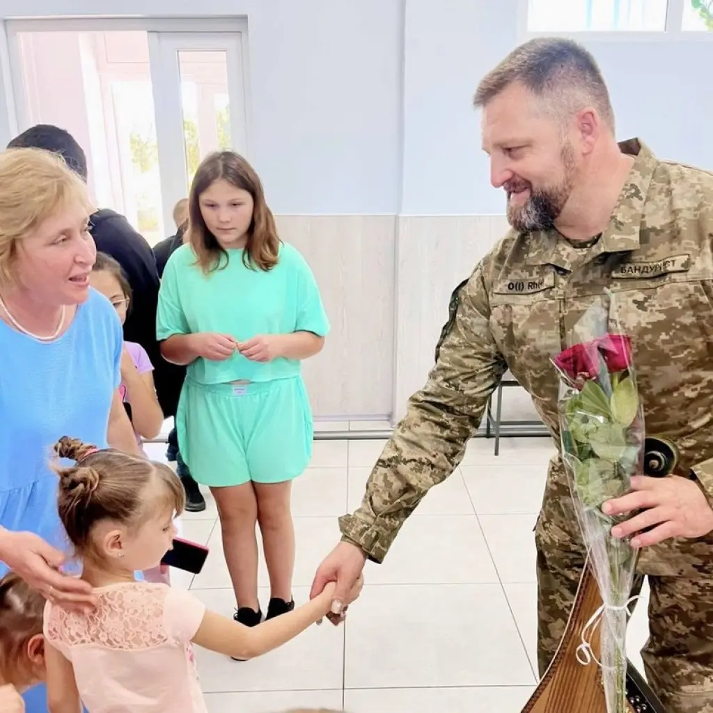 “Бандура — джерело сили”: історія воїна та музиканта Віталія Мороза