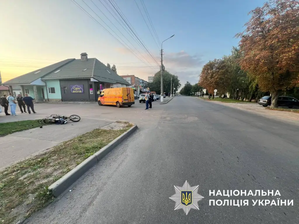 На Сумщині водій Renault збив мопед: постраждав 17-річний юнак