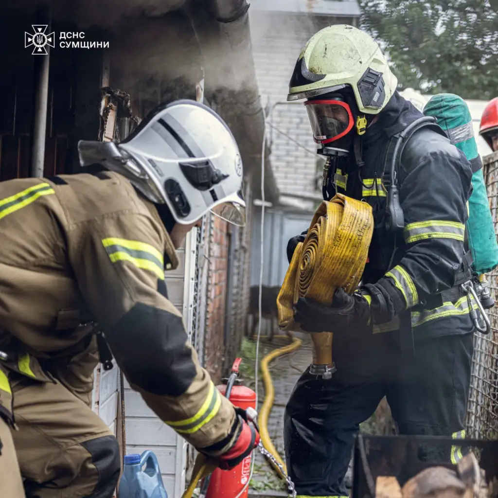 У селі Піщане під Сумами сталася пожежа в житловому будинку