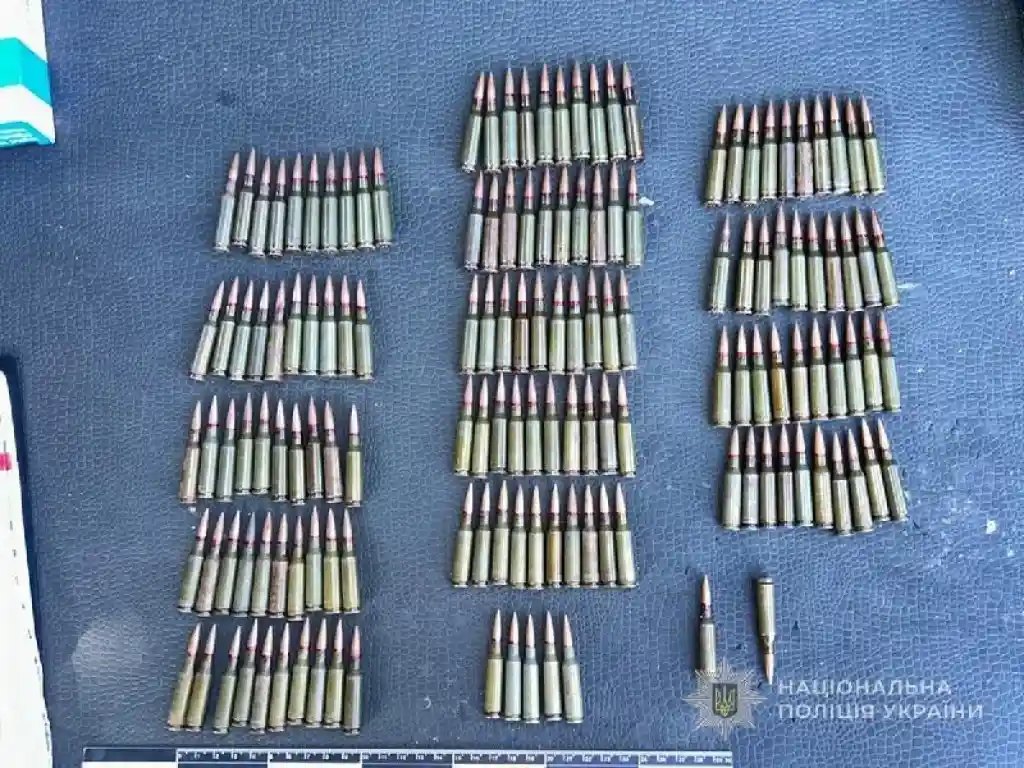 На Сумщині судитимуть чоловіка за незаконне зберігання вибухівки та боєприпасів