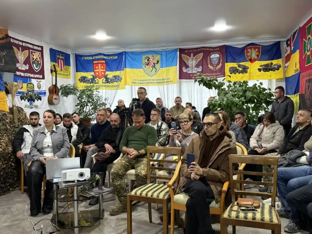 У Кролевці провели мистецький захід для ветеранів та військових У Кролевці провели мистецький захід для ветеранів та військових