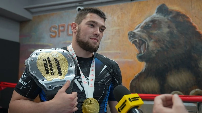 Чемпіон світу з ММА Олександр Ходаков провів тренування для юних спортсменів у Сумах
