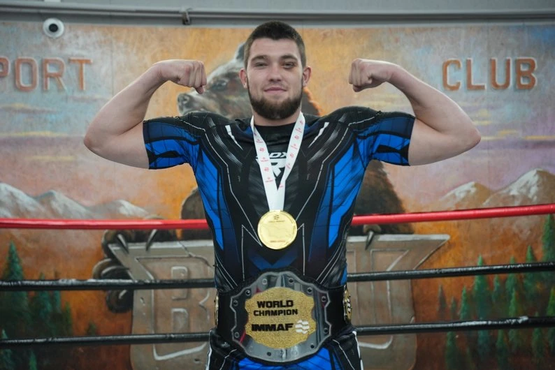 Чемпіон світу з ММА Олександр Ходаков провів тренування для юних спортсменів у Сумах