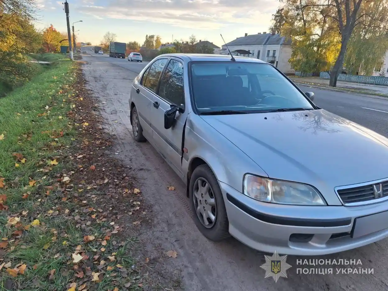 У Тростянці автомобіль травмував 4-річного хлопчика, який вибіг на дорогу
