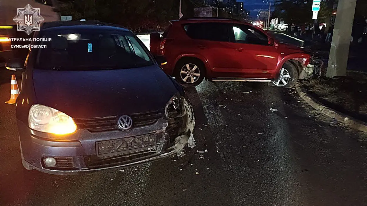 У Сумах на вулиці Героїв Крут сталася ДТП: постраждав водій Toyota