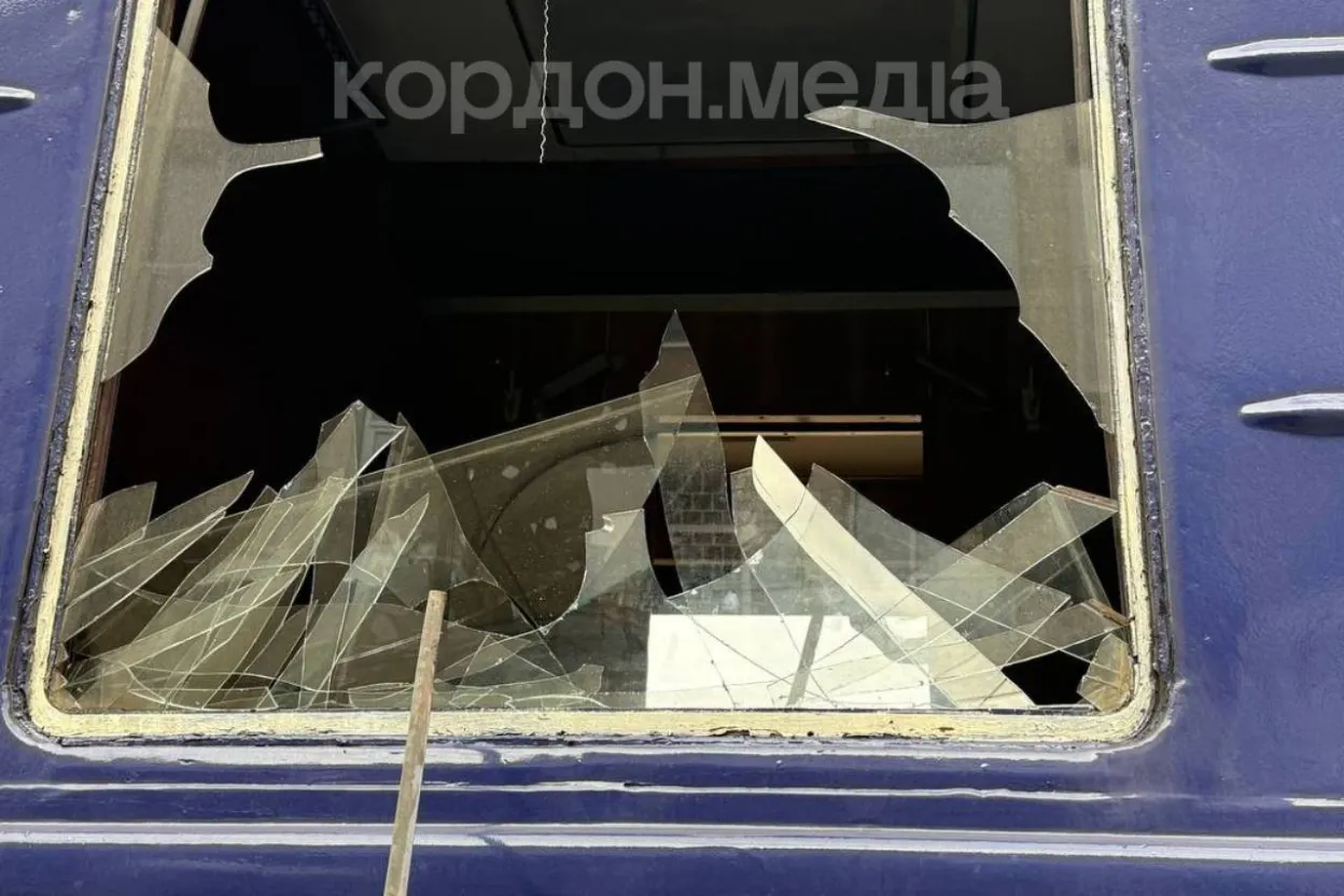 Російський дрон влучив у подвір’я дитсадка в Сумах: уламки розлетілися на десятки метрів