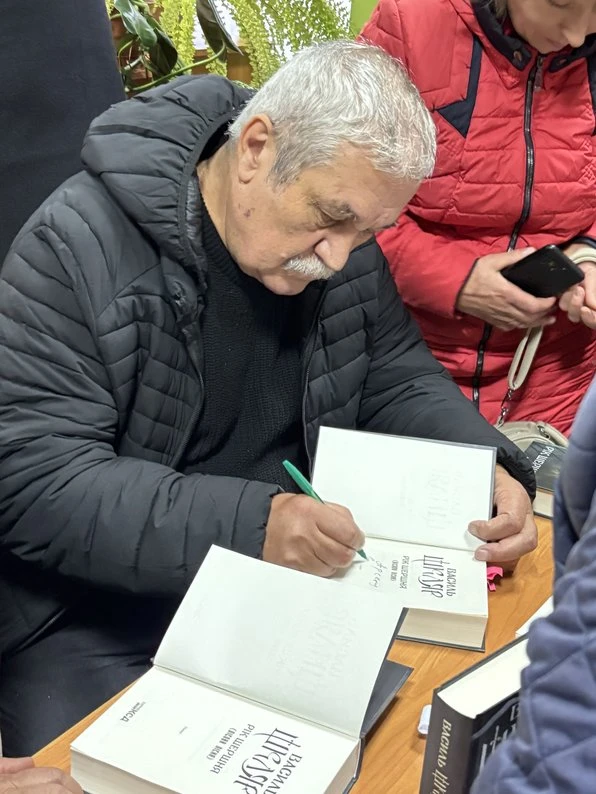 Василь Шкляр представив у Ромнах роман “Рік Шершня”: містика, історія та сучасні паралелі