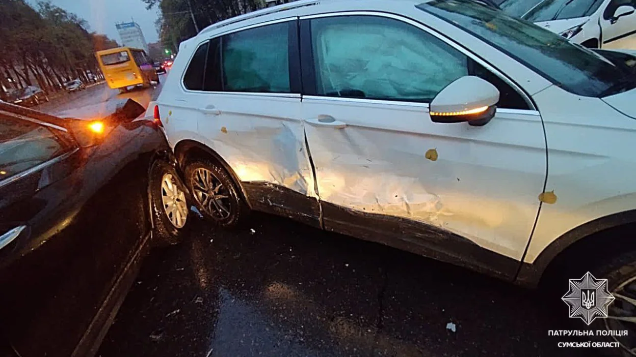 У Сумах сталася потрійна ДТП на перехресті проспекту Шевченка