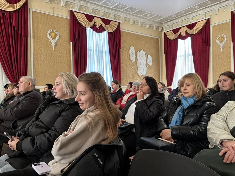 У Конотопі відбулася зустріч із режисеркою фільму «Малевич» Дарʼєю Онищенко