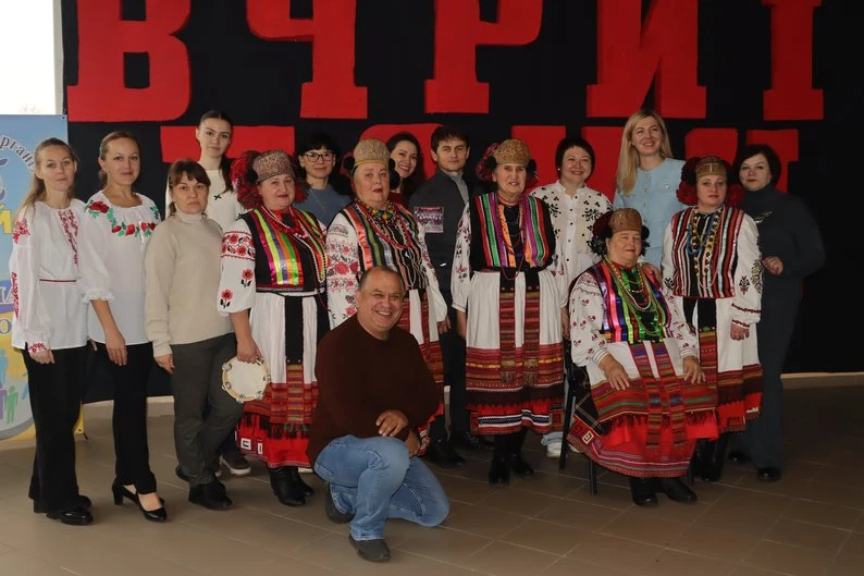 «Це допомагає нам жити»: в Охтирці виступив фольклорний ансамбль «Вечорниці» з Тарасівки