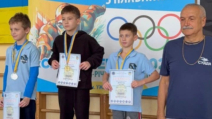 Сумські спортсмени вибороли десятки нагород на відкритому чемпіонаті Донеччини з дитячого плавання