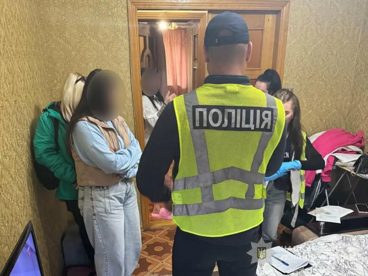 У Сумах викрили таксиста, який підшуковував клієнтів для повій