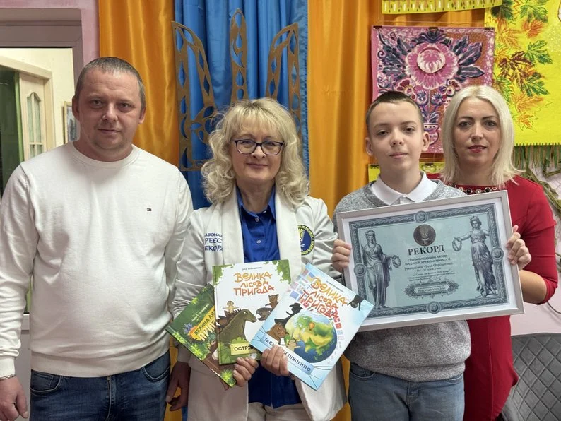 12-річний письменник із Сум встановив рекорд України, видавши власну прозову трилогію