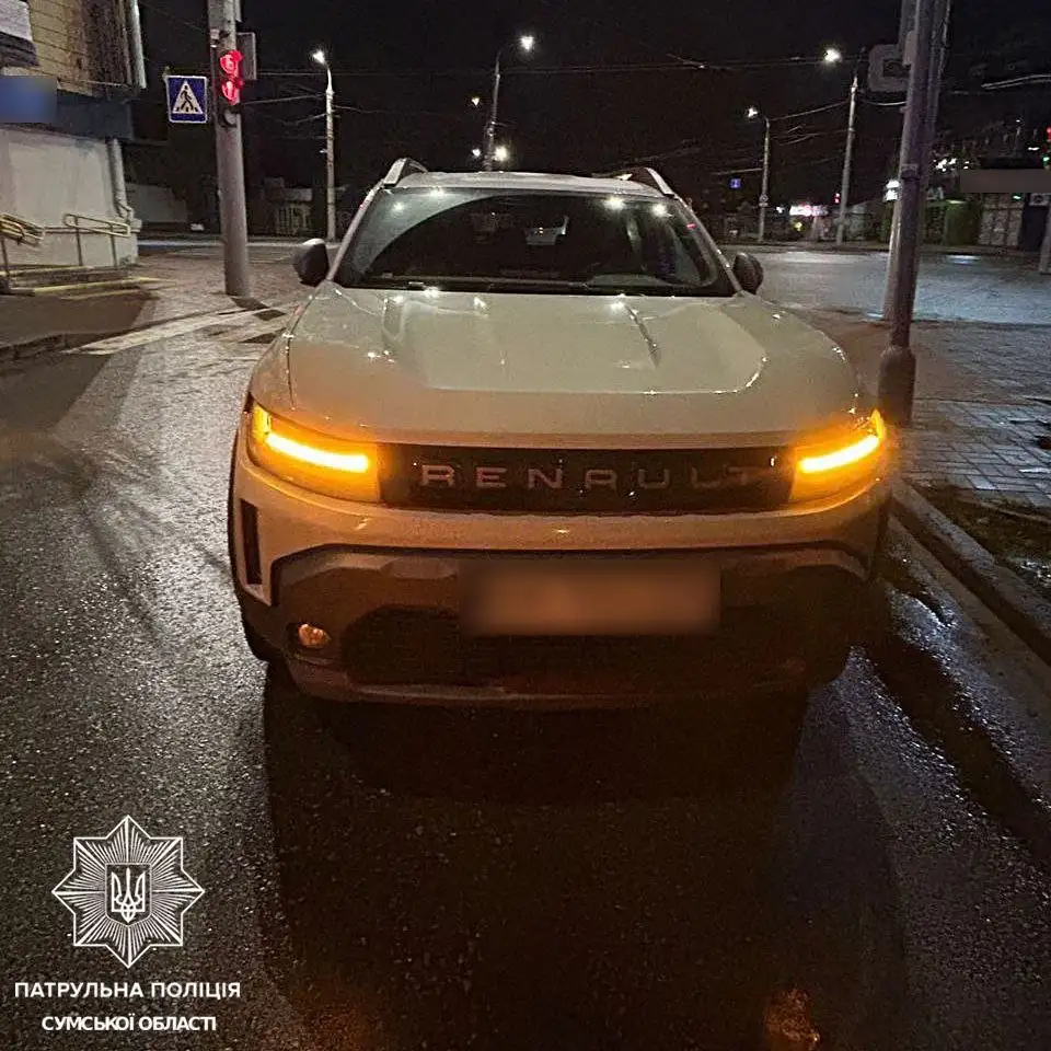 У центрі Сум 18-річного хлопця збив автомобіль, коли він переходив дорогу на червоне світло