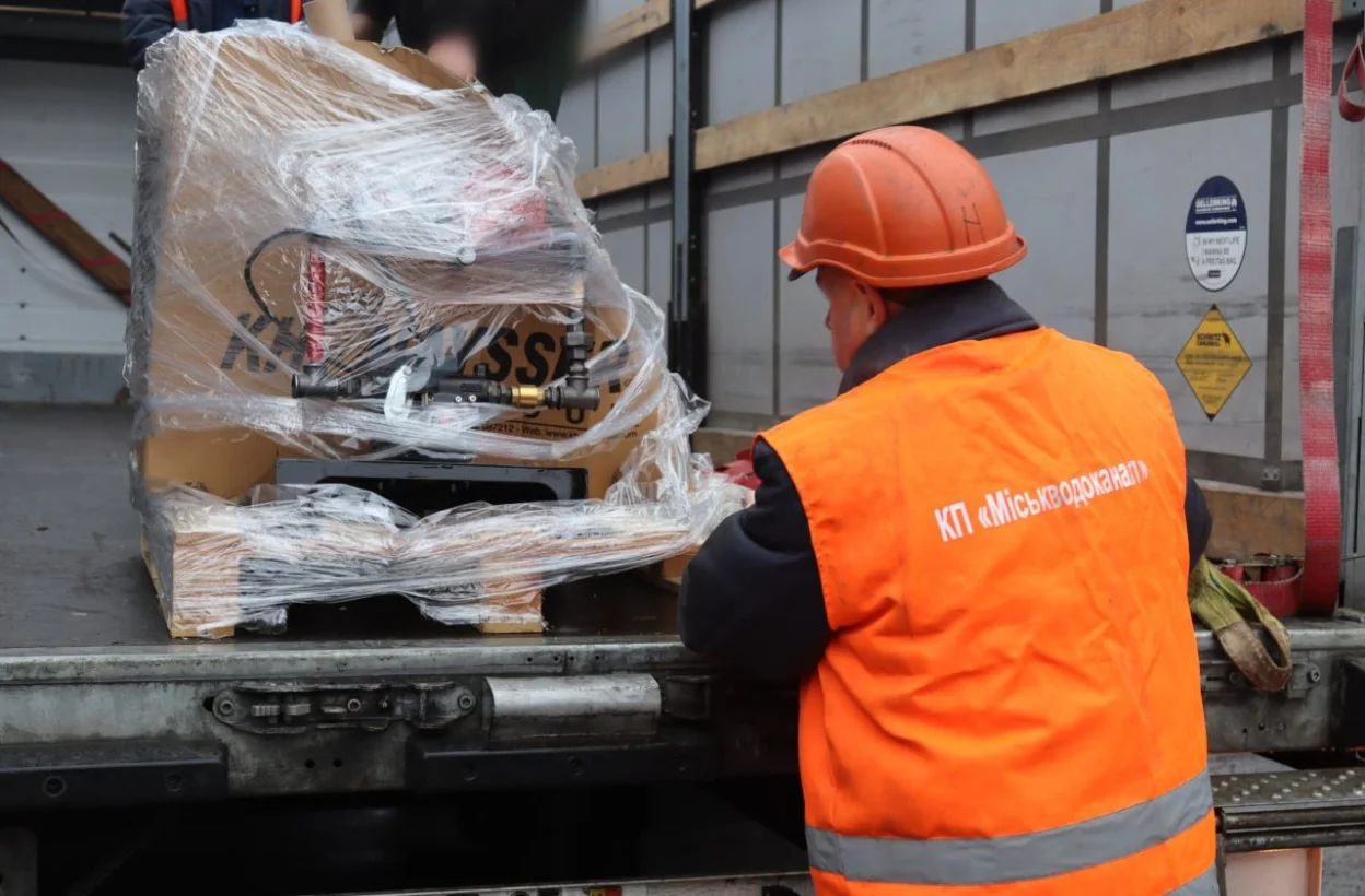 Сумський водоканал отримав від Червоного Хреста два дизельні генератори для забезпечення роботи систем