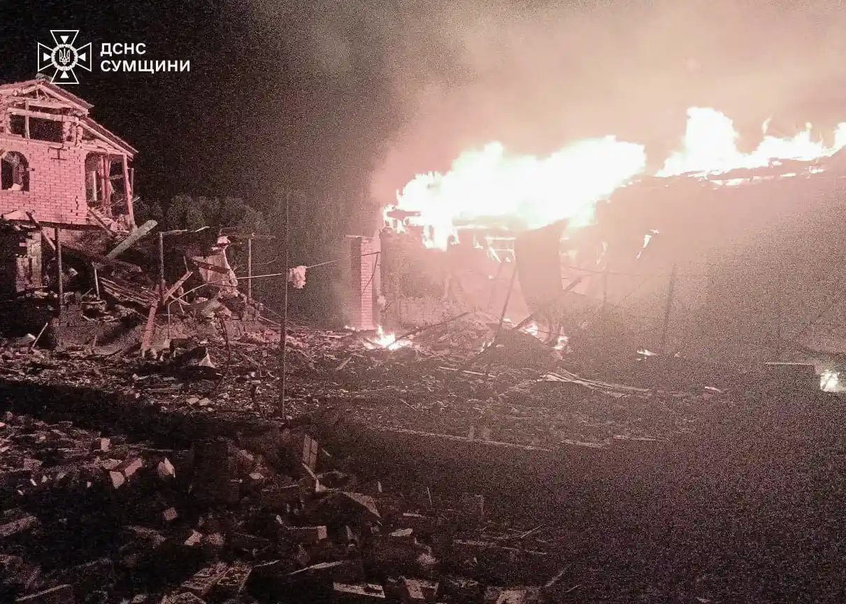 На Сумщині рятувальники показали наслідки пожежі після обстрілу Краснопільської громади На Сумщині рятувальники показали наслідки пожежі після обстрілу Краснопільської громади