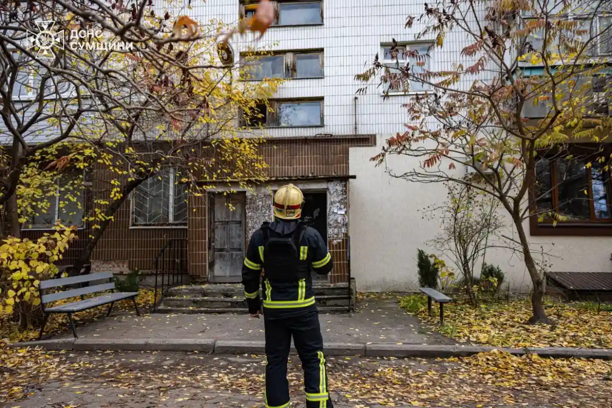 У Сумах рятувальники обстежили місце влучання безпілотника