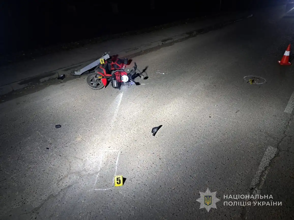 У Ромнах водій Renault зіткнувся з електровелосипедом: постраждав чоловік