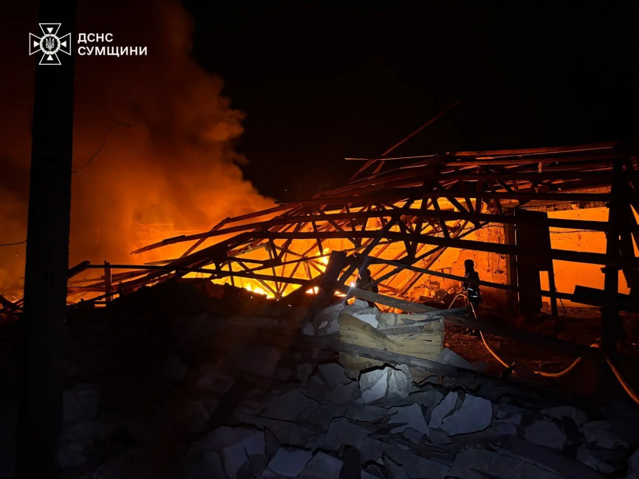 Ворог атакував Сумщину вночі: рятувальники ліквідували наслідки обстрілів