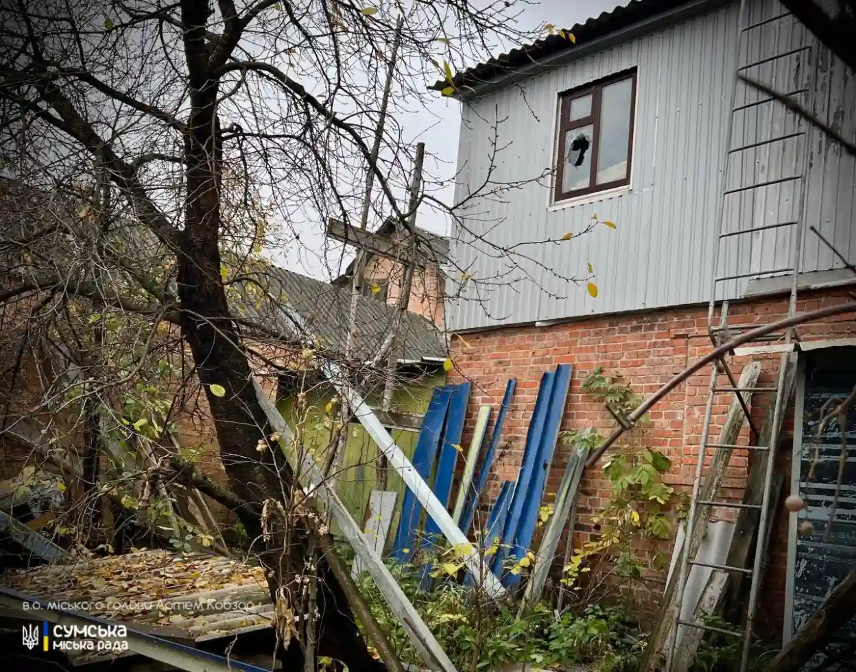 Росія посилює удари по цивільних об’єктах на Сумщині: є поранена