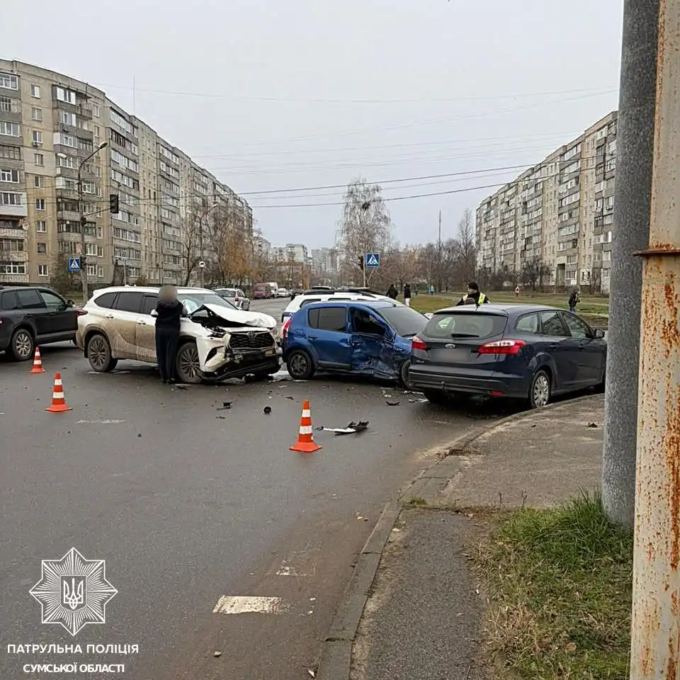 У Сумах сталася потрійна аварія на перехресті Івана Сірка та ЗСУ