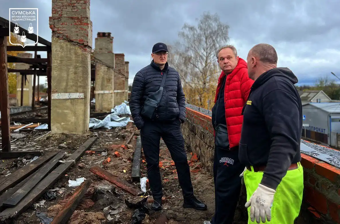 У Сумах повторно обстежують пошкоджені війною будинки, щоб усунути загрози для мешканців