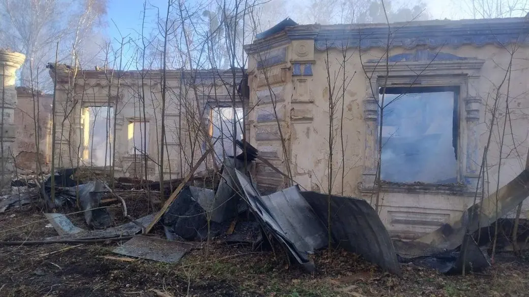Російський удар БпЛА зруйнував архітектурну пам’ятку Хрущових у Лебединській громаді