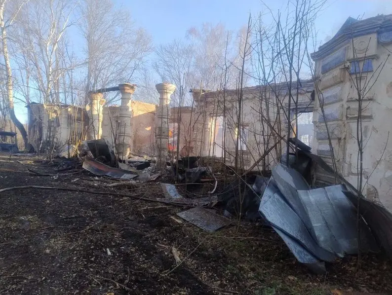 Російський удар БпЛА зруйнував архітектурну пам’ятку Хрущових у Лебединській громаді