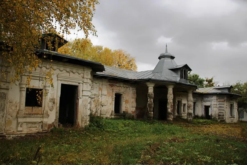 Російський удар БпЛА зруйнував архітектурну пам’ятку Хрущових у Лебединській громаді