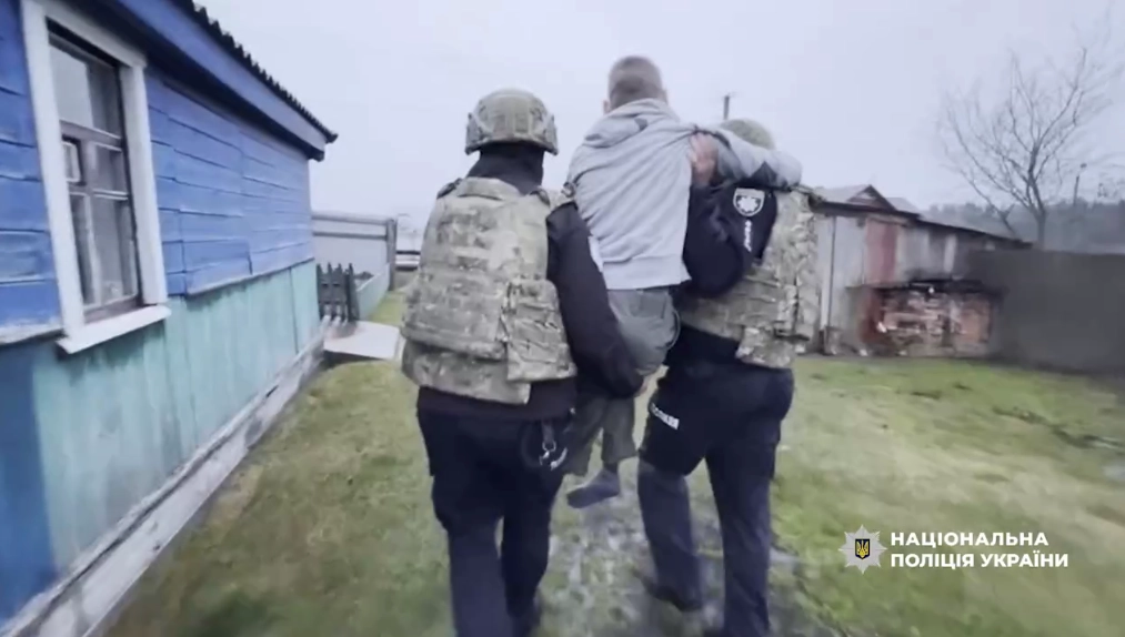 Поліцейські евакуювали з прикордоння Сумщини родину, що жила під постійними обстрілами