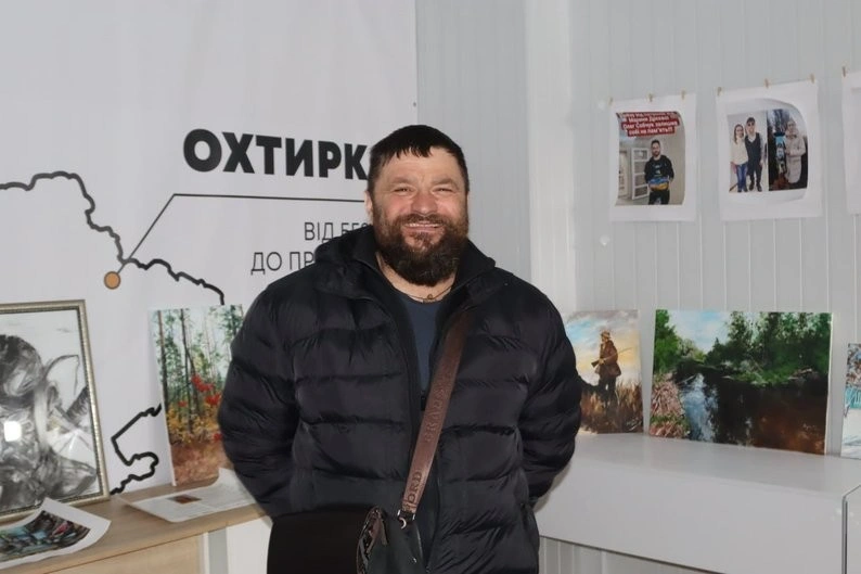 В Охтирці представили виставку Марини Дрєєвої: мистецтво на перетині війни і волонтерства В Охтирці представили виставку Марини Дрєєвої: мистецтво на перетині війни і волонтерства