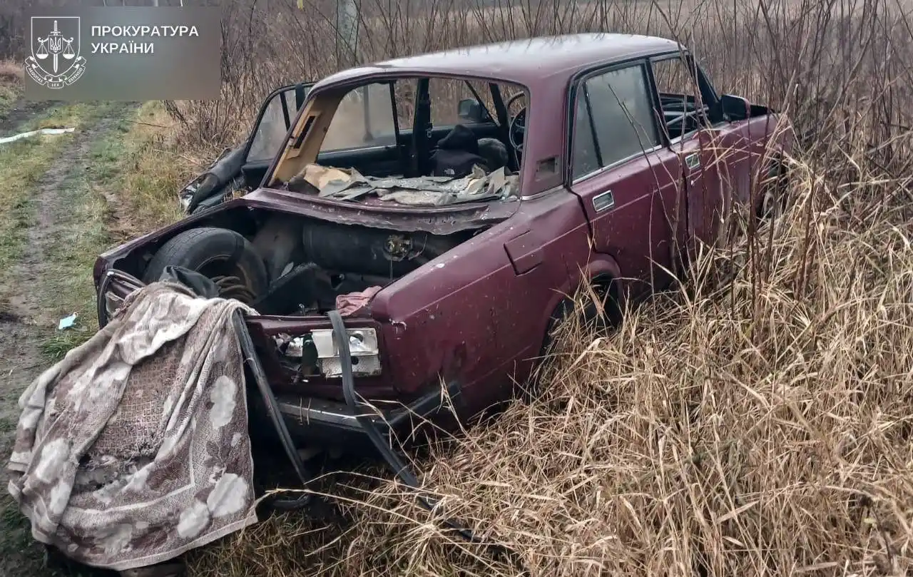На Сумщині дрон атакував цивільну автівку: один загиблий, один поранений