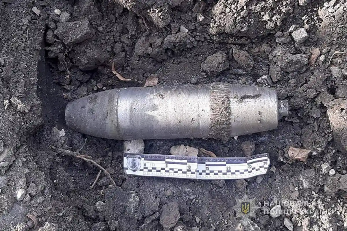 Поліція на Сумщині закликає жителів не торкатися підозрілих предметів і негайно повідомляти про небезпеку