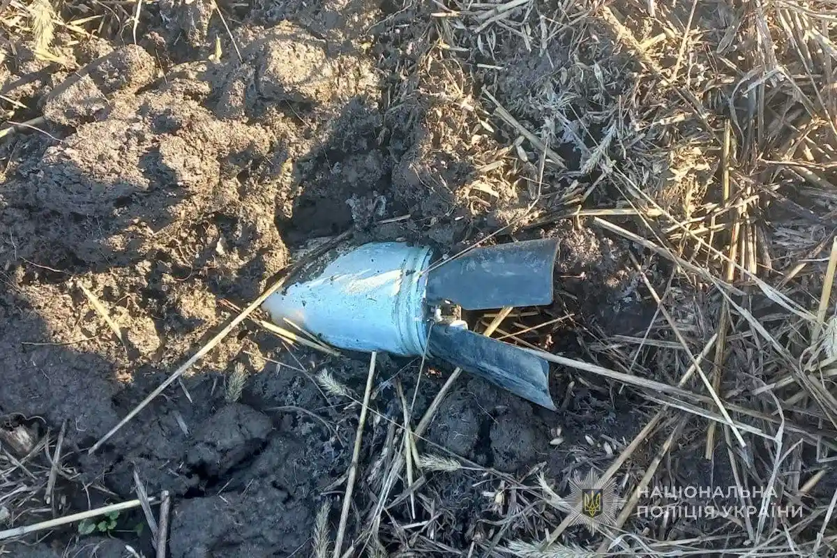 Поліція на Сумщині закликає жителів не торкатися підозрілих предметів і негайно повідомляти про небезпеку