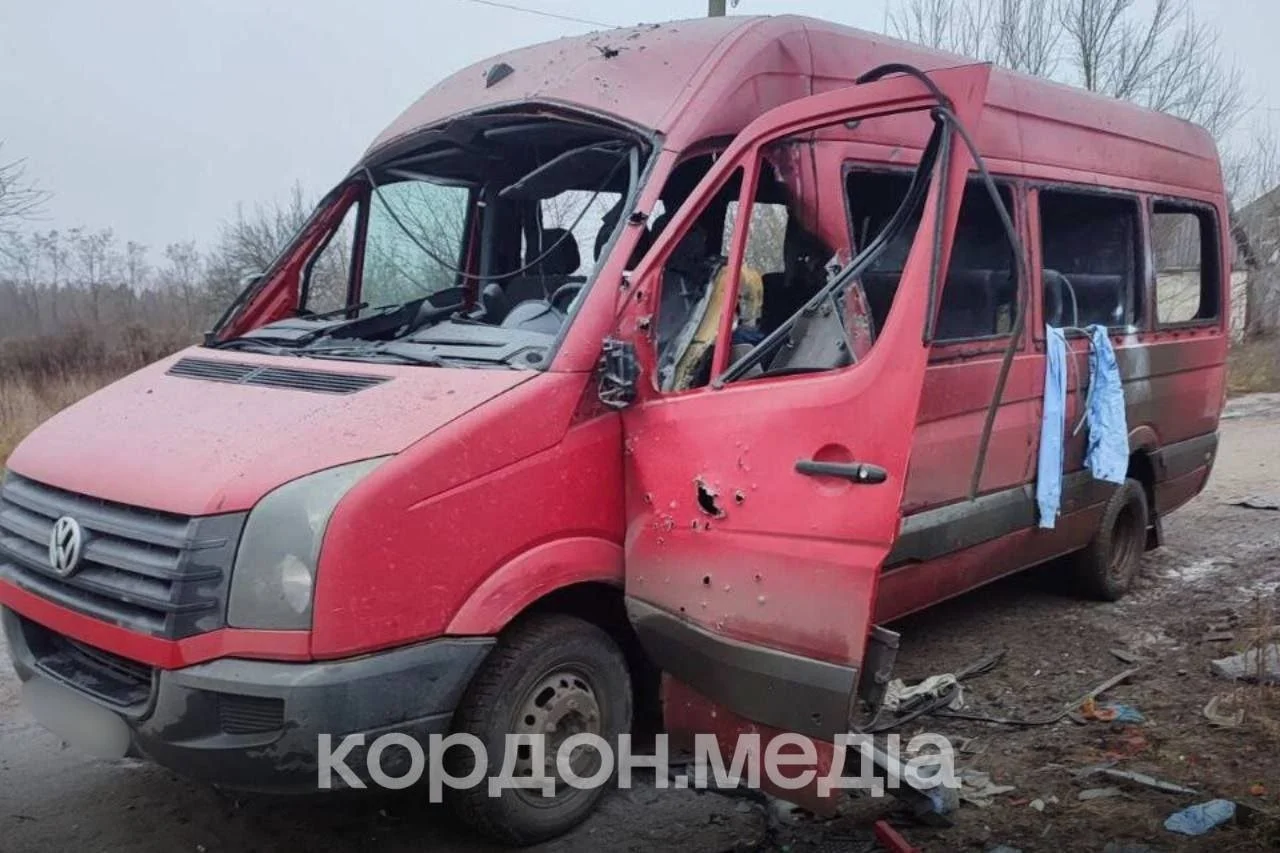 «Дрон летів прямо на нас»: аграрії розповіли про порятунок після удару по маршрутці на Сумщині