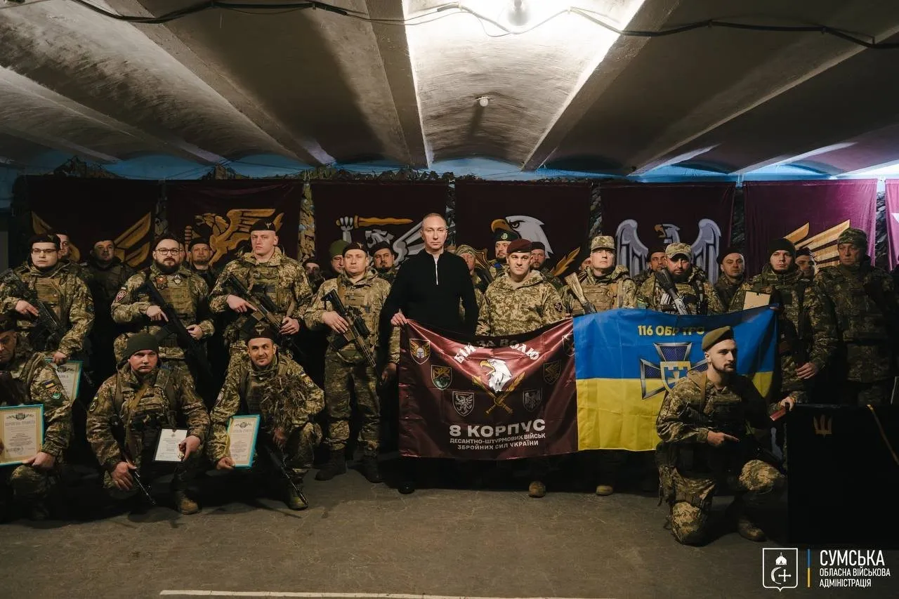 На Сумщині відзначили військових у День Збройних сил: голова ОВА передав державні нагороди