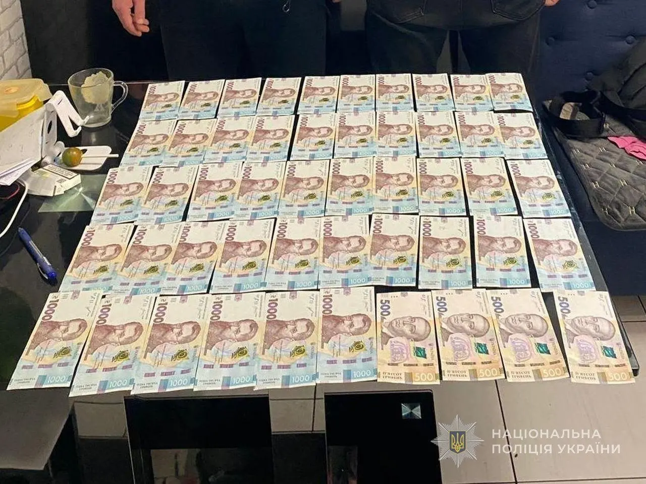 У Сумах викрили шахрайську групу, що виманила у людей майже мільйон гривень