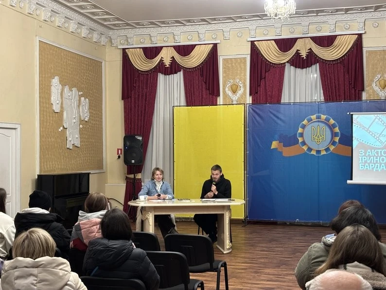 Акторка Ірина Бардакова повернулася до Конотопа, щоб поділитися історіями про творчість і шлях у професії