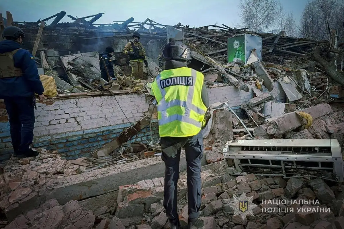 Авіабомба по магазину і десятки обстрілів: Сумщина знову під вогнем, є загиблі