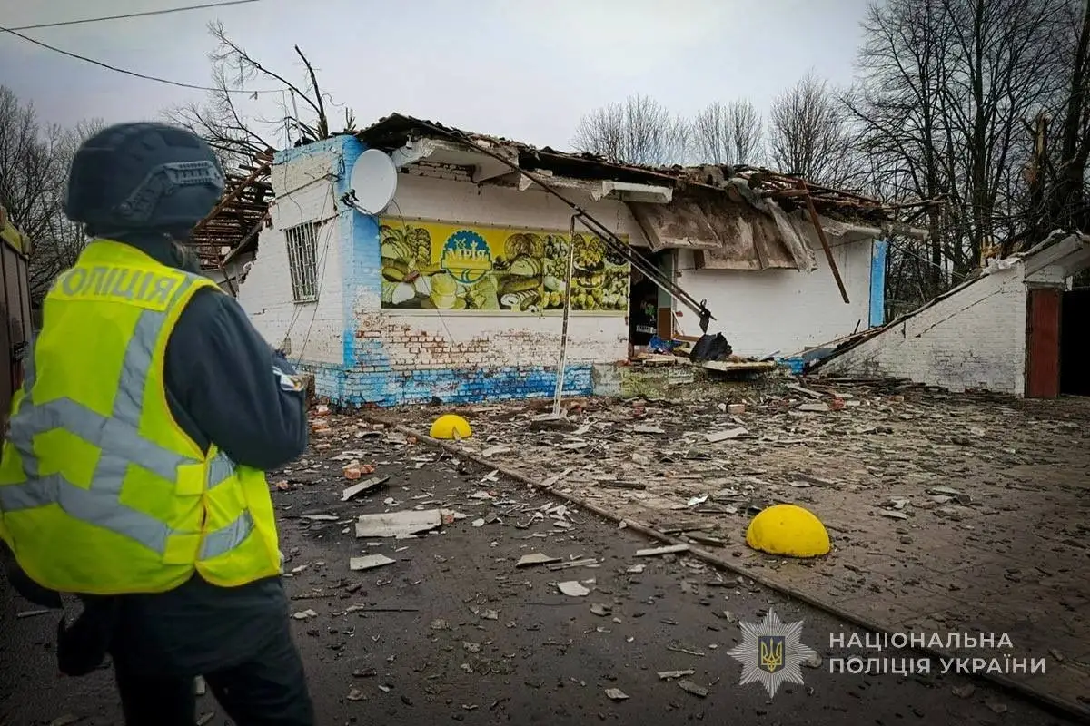 Авіабомба по магазину і десятки обстрілів: Сумщина знову під вогнем, є загиблі