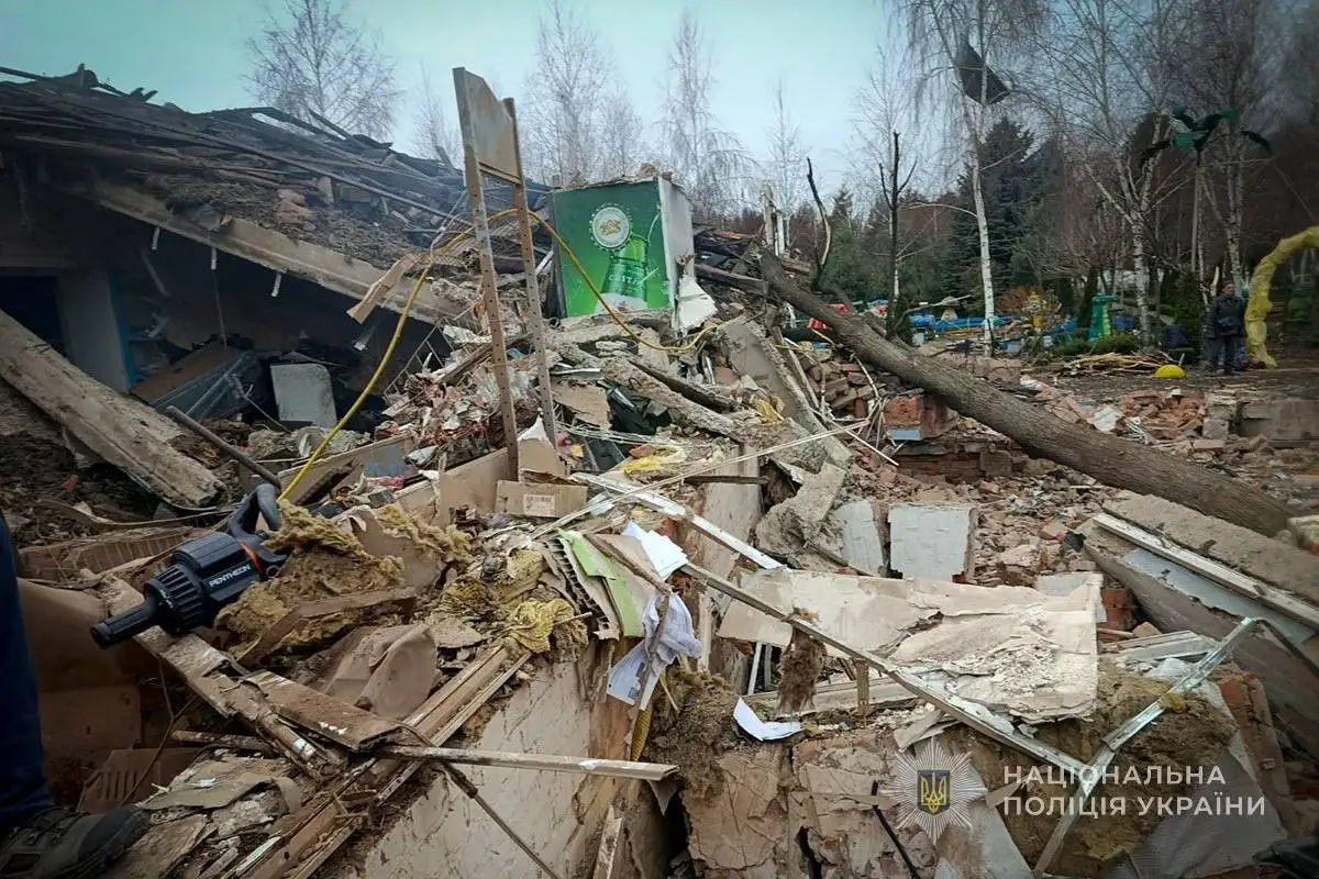Авіабомба по магазину і десятки обстрілів: Сумщина знову під вогнем, є загиблі