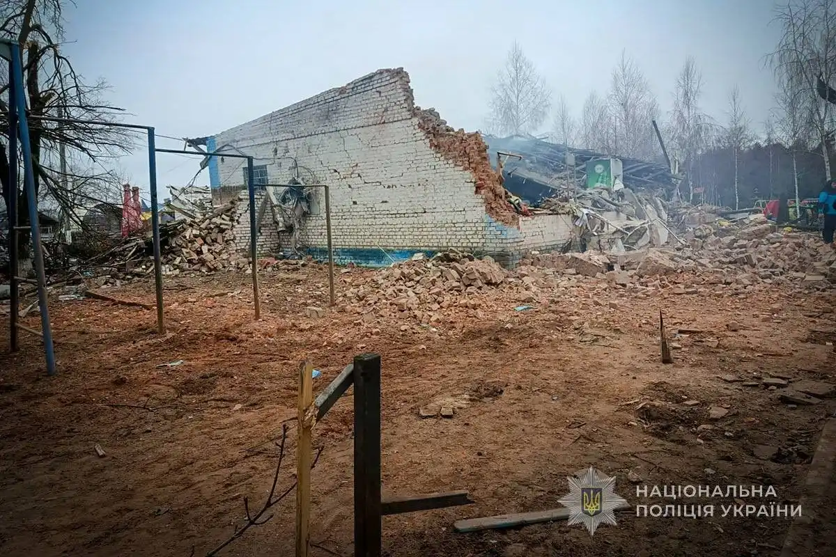 Авіабомба по магазину і десятки обстрілів: Сумщина знову під вогнем, є загиблі