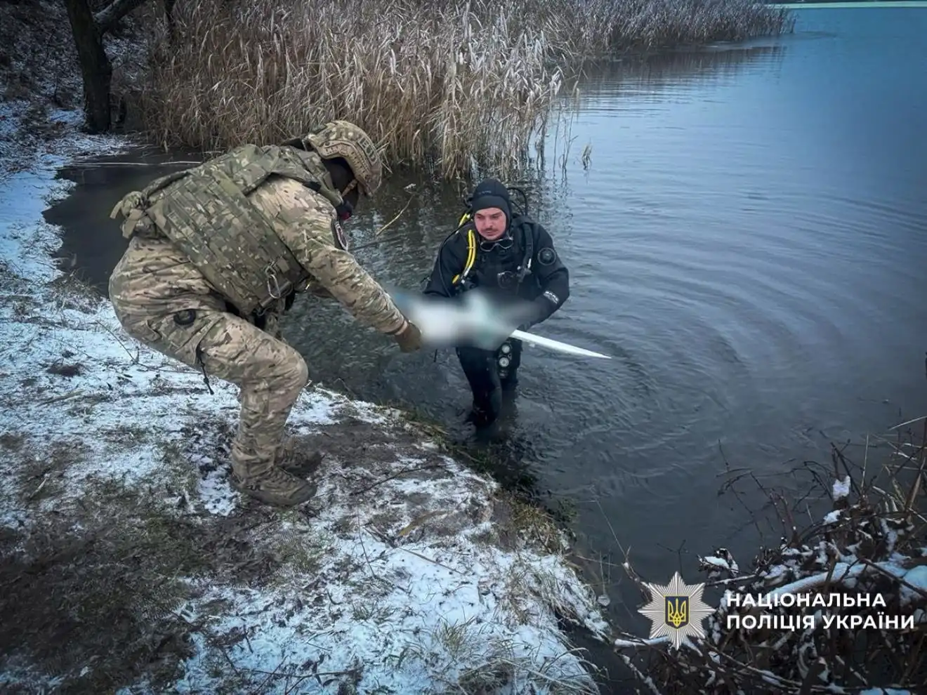 Невідомий дрон дістали з озера поблизу Сум: вибухотехніки провели спецоперацію