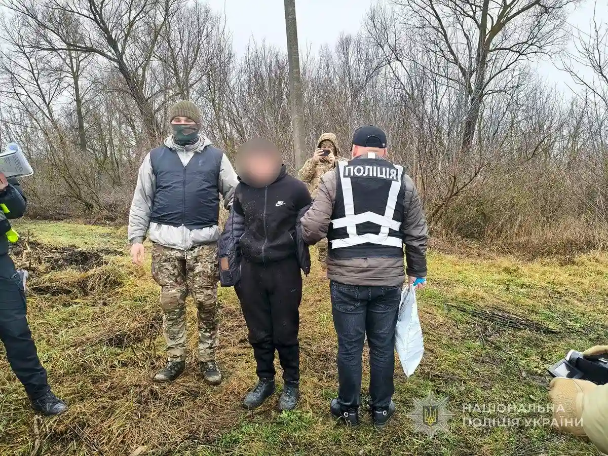 Майже 3,5 кілограма заборонених речовин: у Білопіллі викрили чоловіка на збуті наркотиків