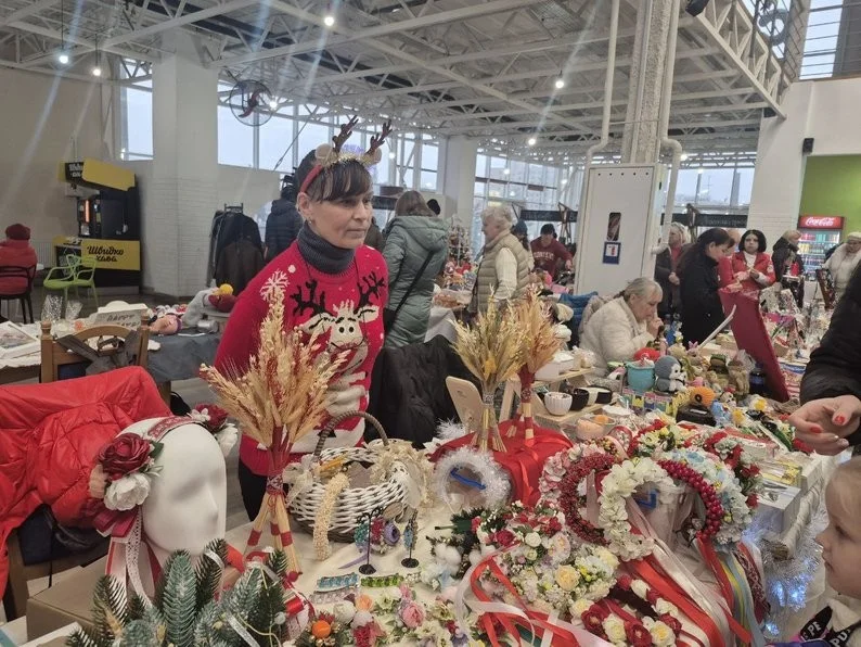Ручна робота і різдвяний настрій: у Сумах зібрався великий крафтовий ярмарок
