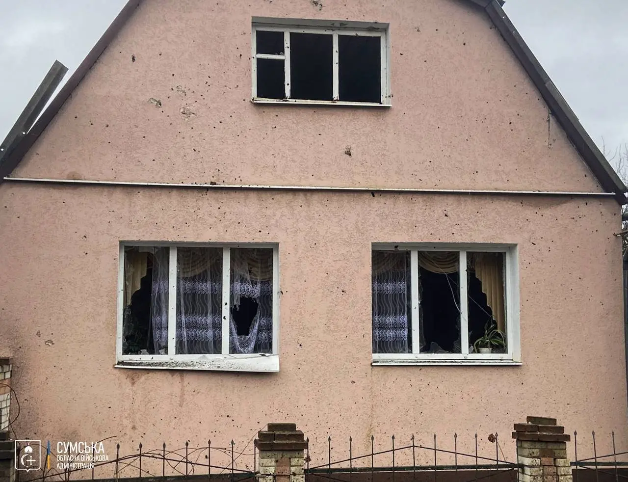 Обстріл околиць Сум: у Стецьківському старостаті зафіксували пошкодження житла