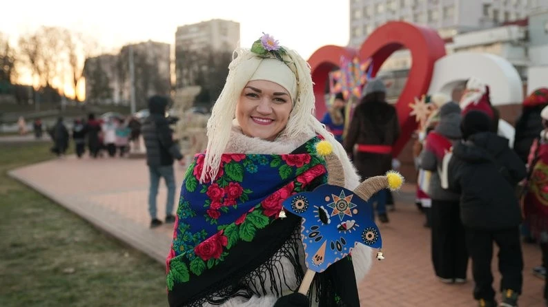 Колядки, коза і радість на вулицях: у Сумах відбувся різдвяний вертеп